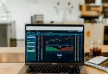 Prečo sa akcie neobchodujú na úrovni záverečnej ceny z predchádzajúceho dňa