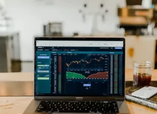 Prečo sa akcie neobchodujú na úrovni záverečnej ceny z predchádzajúceho dňa